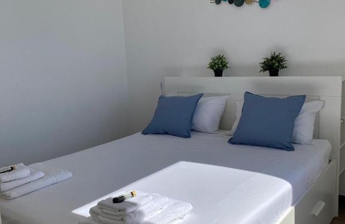 Lagaccio Apartment | La finestrella sul porto