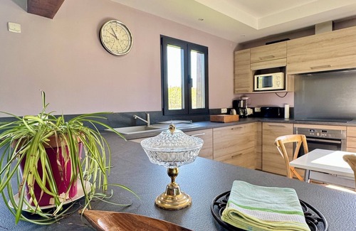 Flancourt-Catelon House | La Roselière: Charm and Conviviality for Unforgettable Stays