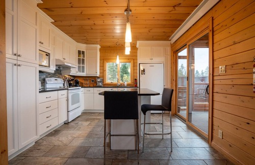 Notre-Dame-Des-Bois Cabin | La Grande Ourse | Hot Tub | Scenic View | Foosball