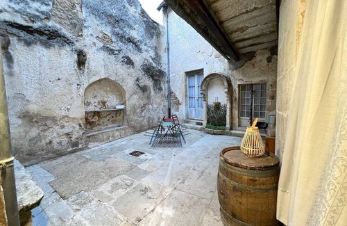 Avallon House | ‘La Grenouille’ historic house in the town centre