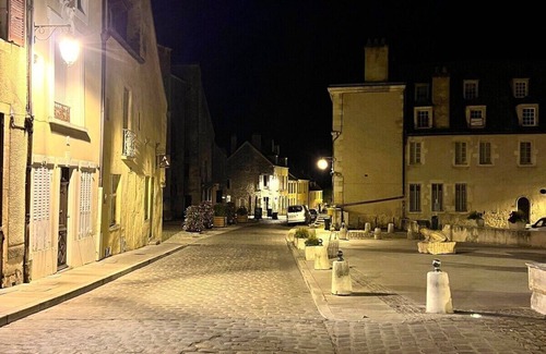 Avallon House | ‘La Grenouille’ historic house in the town centre