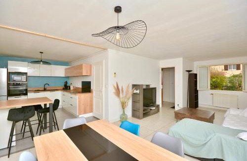 Decines-Charpieu House | La Halte Décinoise - Maison de avec jardin 103m2