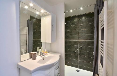 Decines-Charpieu House | La Halte Décinoise - Maison de avec jardin 103m2