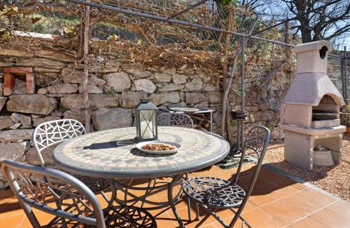 Castelvecchio di Rocca Barbena Apartment | La Terrazza del Tempo