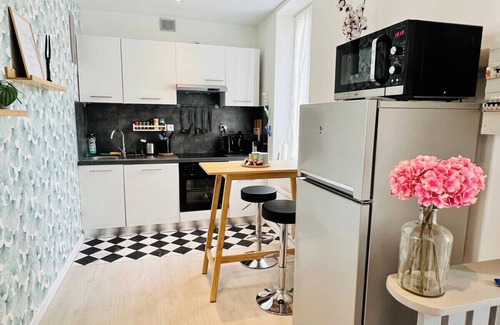 Montlucon Apartment | La Jungle d'Orient ~ Comfort ~ Bicycle garage