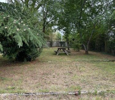 Vendat Apartment | La Lande - Petite maison avec jardin