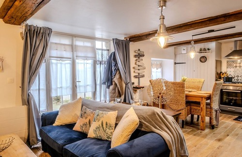 Le Teilleul House | La Libellule Argentée