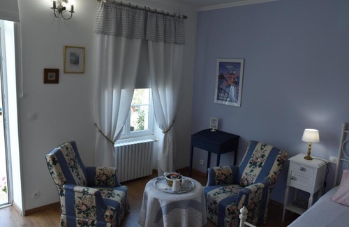 Arcay Bed & Breakfast | La Little School Chambres d'Hôtes à Arçay