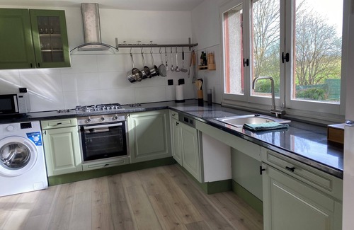 Cusset House | La Lodge 4-bedroom house in château courtyard, Pool, WiFi, AC, near Vichy