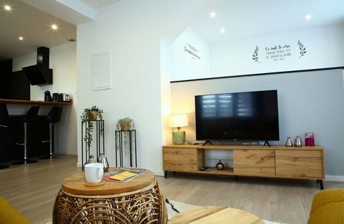Lens Apartment | LA Loge EN Or-parking Gratuit, Proche Centre Ville et Autoroute