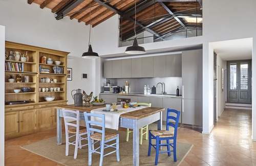 Rosennano Apartment | LA LOGGIA. HOUSE WITH STUNNING VIEW ABOVE THE CHIANTI REGION AND PANORAMIC POOL