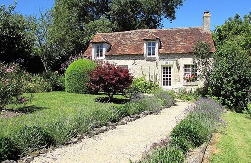 Chaumussay Cottage | La Lune - Adult Only romantic cottages in the Loire Valley with private Gardens