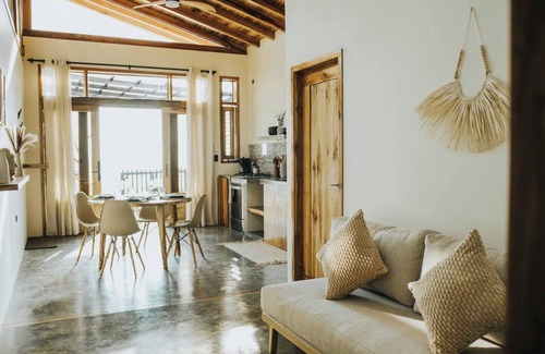Montanita Apartment | La Luz Beachfront Apartment