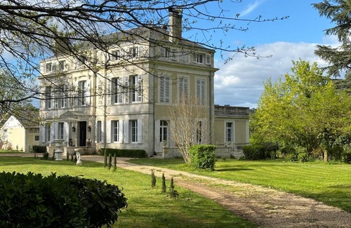 Marsac-sur-l'Isle Bed & Breakfast | La maison au cèdre