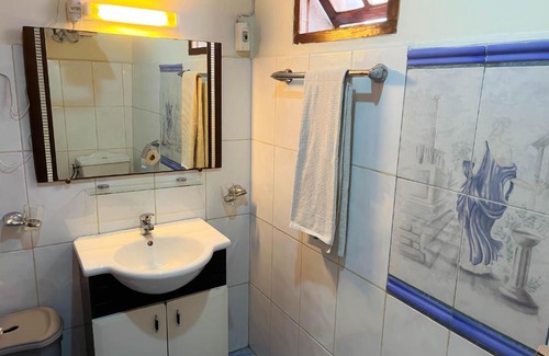 Ambohibao House | La maison aux chapeaux