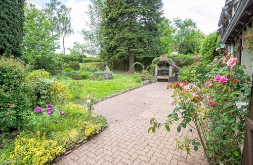 Mosnes House | La Maison aux Mille Fleurs