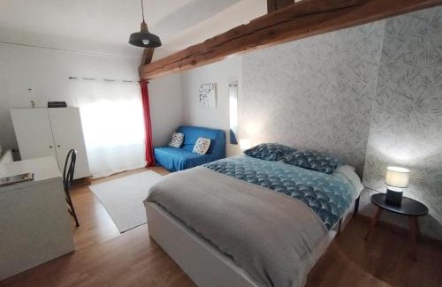 Pagny-le-Chateau House | La Maison aux Volets Bleus