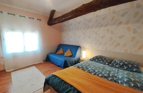 Pagny-le-Chateau House | La Maison aux Volets Bleus