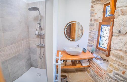 Cordes-sur-Ciel House | La Maison Bakéa