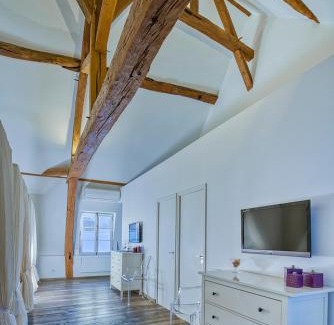 Beaune City Centre House | La Maison Blanche
