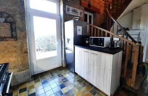 Sarrogna House | La Maison Bleue Renovated former school with garden 4 pers village 5mn from the lakes.