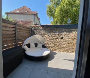 Couternon Apartment | La Maison D'Albâtre