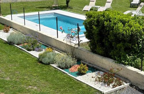 Hours House | La Maison d'hôtes LA PUYERRE