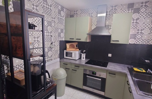 Meze Apartment | La Maison d'Isa Meze ground floor apartment 50m from the port and 150m from the beach classified 2 *.