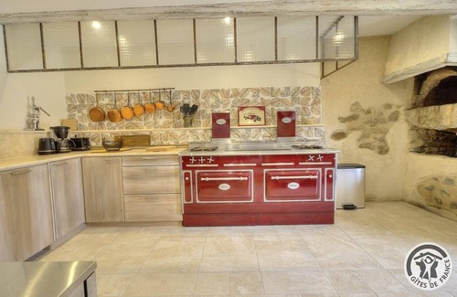 Villecheneve House | La Maison de Famille du Pourron