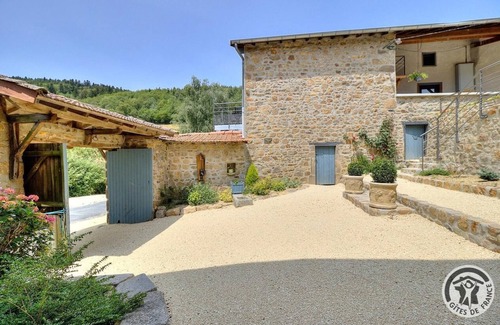 Villecheneve House | La Maison de Famille du Pourron