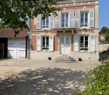 Auvers-sur-Oise Bed & Breakfast | La Maison du Pere Pilon avec petit dejeuner