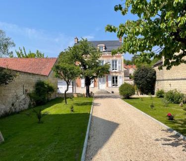 Auvers-sur-Oise Bed & Breakfast | La Maison du Pere Pilon avec petit dejeuner