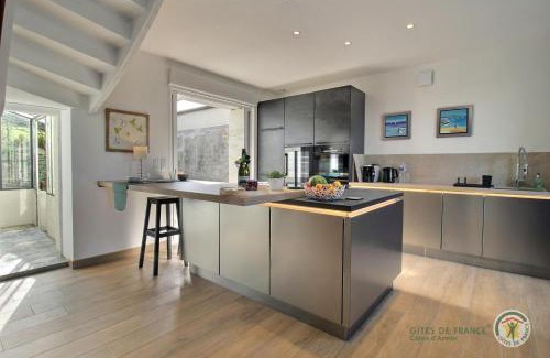 Tredarzec House | La maison du pont