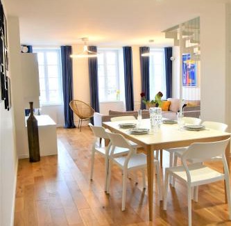 Landerneau House | La Maison du Quai Triplex de charme 4 étoiles en hyper centre avec SPA