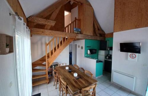Giffaumont-Champaubert Ski Chalet | La Maison Bleu du Lac de Céline