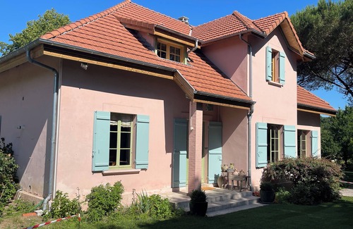 Saint-Julien-en-Born House | La Maison Rose 🌹