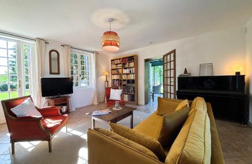 Saint-Sulpice-sur-Risle House | La Maison du Tilleul avec Piscine couverte chauffée