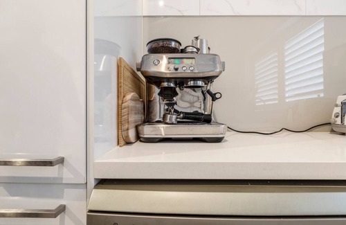 Kew East House | La Maison Parisian Charm moments from High Street