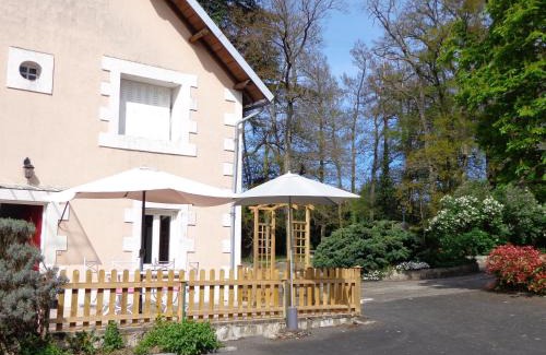 L'Isle-Jourdain Apartment | La Maison Ribotteau - The Coach House Gîte