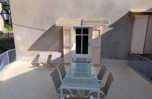 Versols-et-Lapeyre House | La maison rose