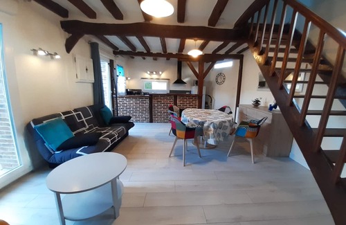 Le Vieil-Evreux House | La Maison Vesta: quiet, courtyard, enclosed parking lot