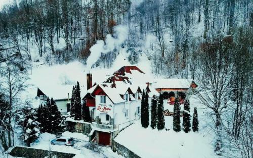 Pietroasa House | La Mama
