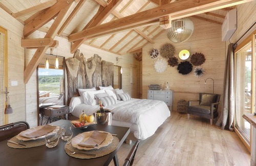 Saint-Martin-des-Combes House | La Mandrélie - La Cabane Du Grand Chêne