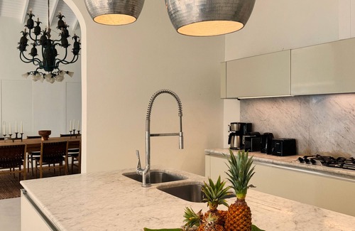 Dickenson Bay Villa | La Marea and Guest House by Fantasia Villas