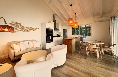 Dickenson Bay Villa | La Marea and Guest House by Fantasia Villas