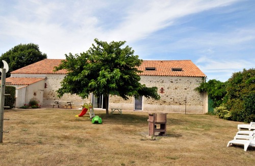 Saint-Hilaire-la-Foret House | La Mésange - Cottage 5 people with indoor heated pool