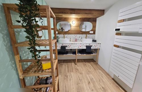 Saint-Omer Boat Rental | La Péniche Mathurin - Gîte insolite sur l'eau
