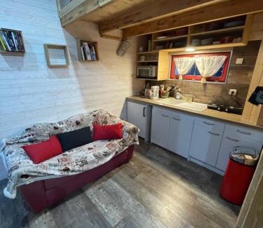 Menetrux-en-Joux Ski Chalet | La p'tite maison bois du hérisson