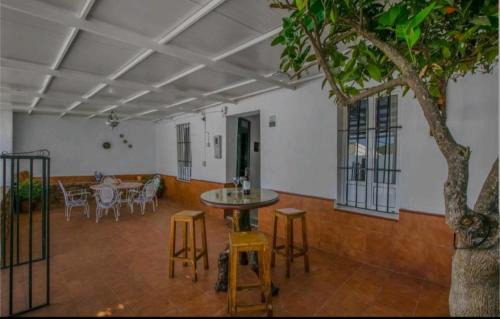 Guadalcanal House | La Parrita