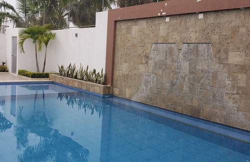 Manta House | La Pavita in Manta. Sunny two-bedroom townhouse. Close to everything!